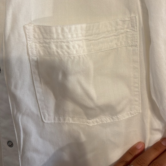 👚 Classic White Button-Down Shirt - Size M (NWT) ✨ - Picture 7 of 10